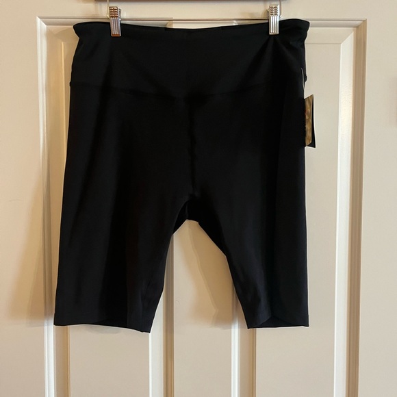 NWT’s Women's Black Shorts - Picture 1 of 4